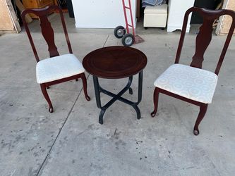 Sillas y mesa $30 por todo