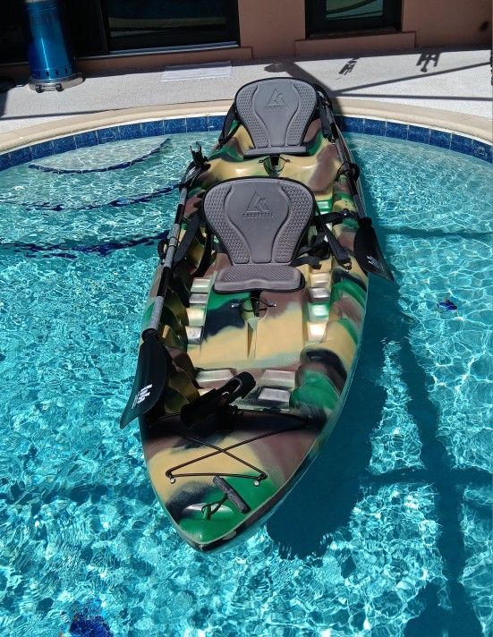 KAYAK 1-2-3 PERSON CRESCENT SPLASH II WITH PADDLES