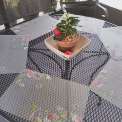 Set of 6 Doilies for table with two different decorations in both face.