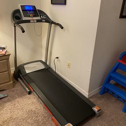 Folding Treadmill w/incline 
