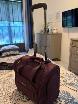 Roll on luggage/ computer tote