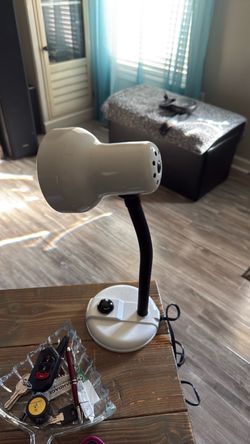 Desk lamp