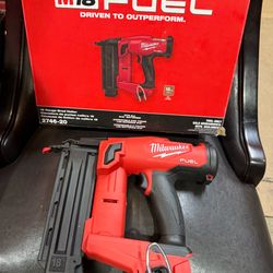 Milwaukee M18 FUEL 18-Volt Lithium-Ion Brushless Cordless Gen II 18-Gauge Brad Nailer (Tool-Only)