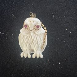  Vintage 14k Solid Gold Hand Carved Pendant wise Owl with glasses on a chain. Antique Jewerly