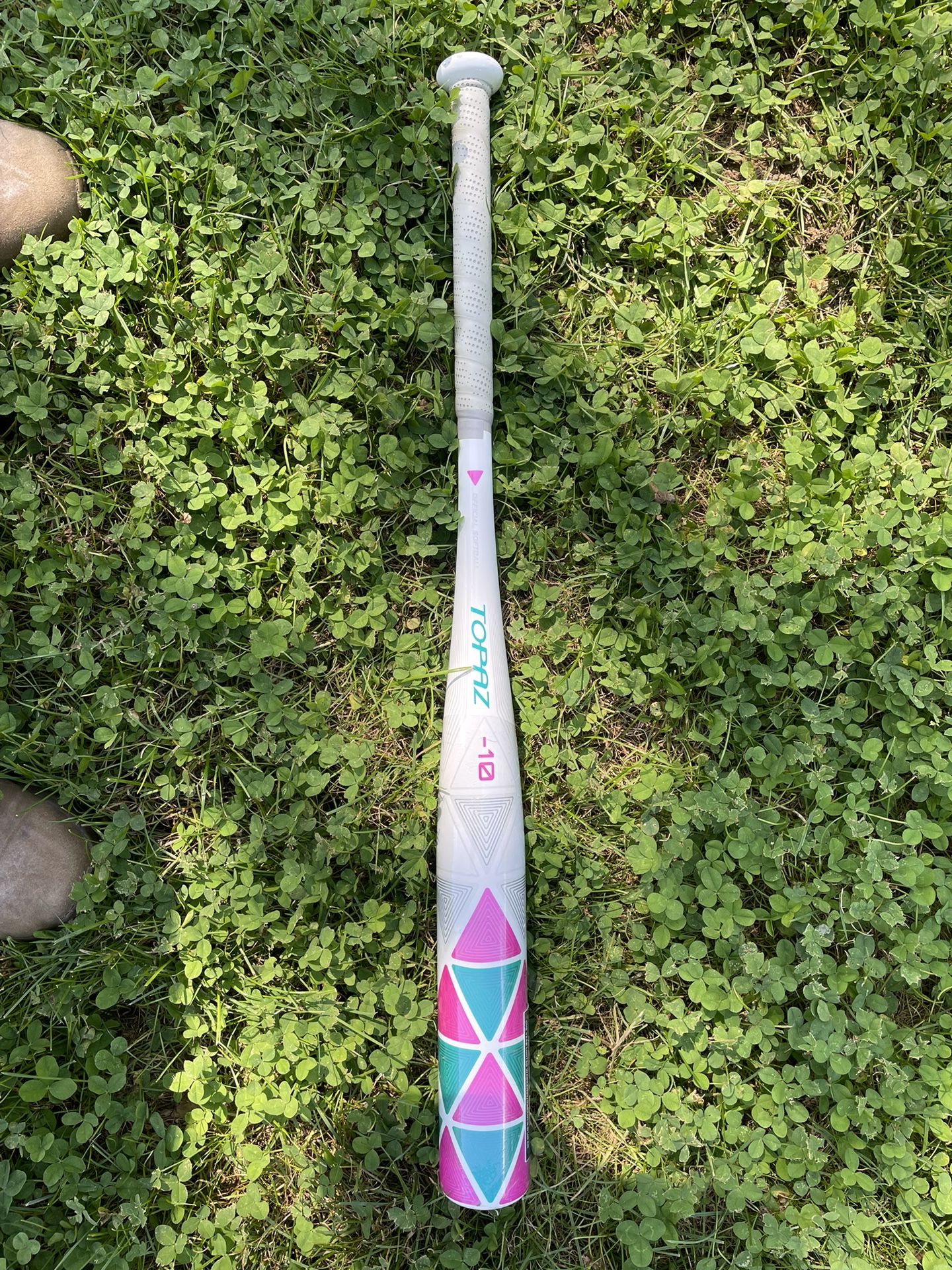 New 28 In. Easton Softball Bat
