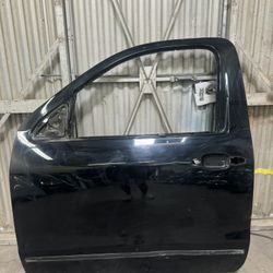 2014-2019 CHEVY SILVERADO DRIVER FRONT DOOR LEFT LH OEM