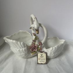 Vintage Beautiful Capodimonte Two Delicate Swans Porcelain Centerpiece