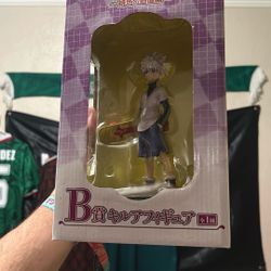 Killua Statue