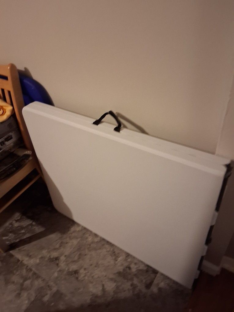 Foldable Table