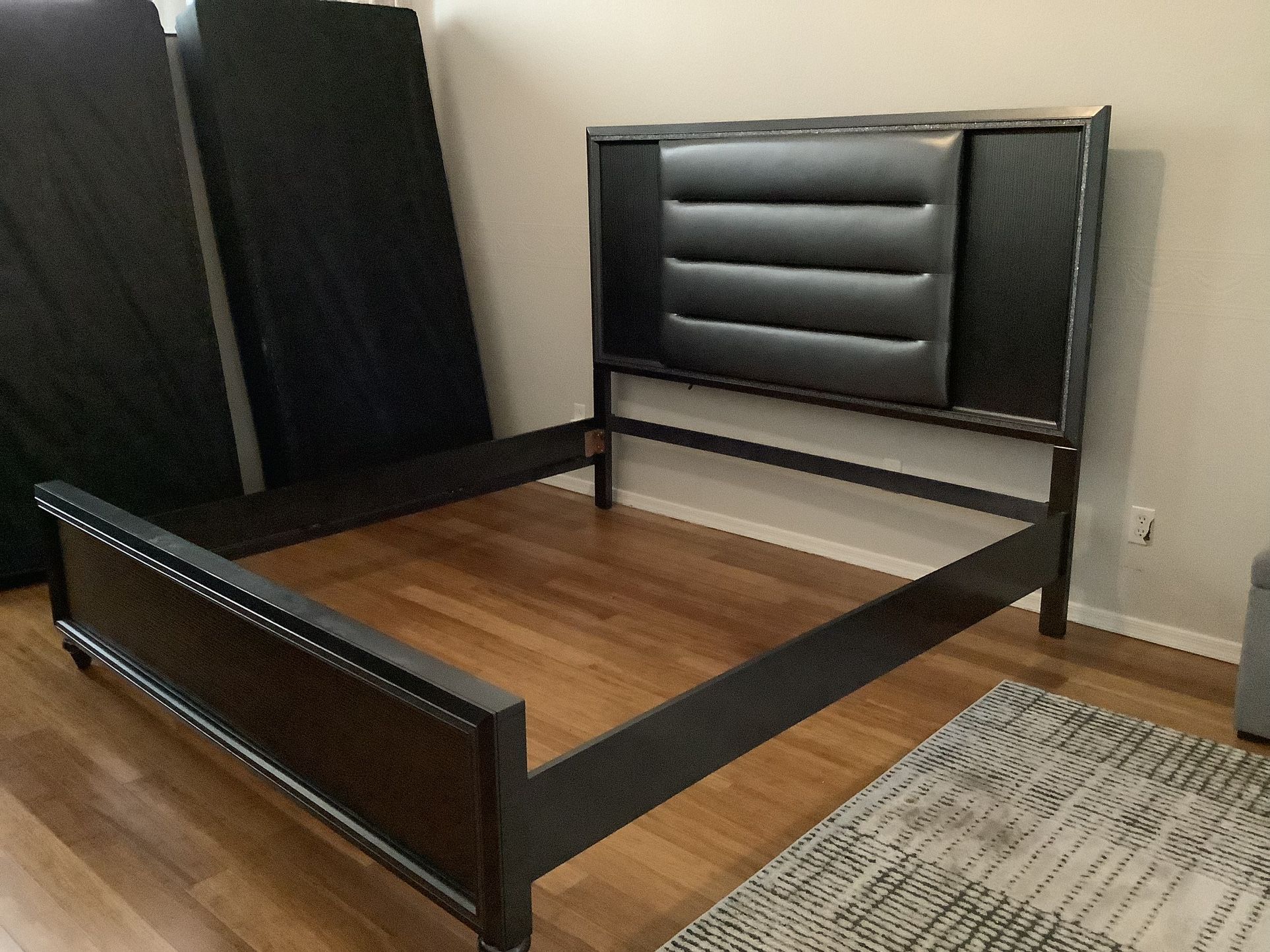 4 Pc King Size Bedroom Set