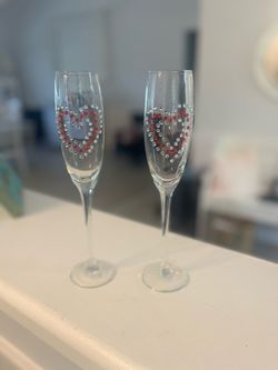 Champagne flutes with hearts