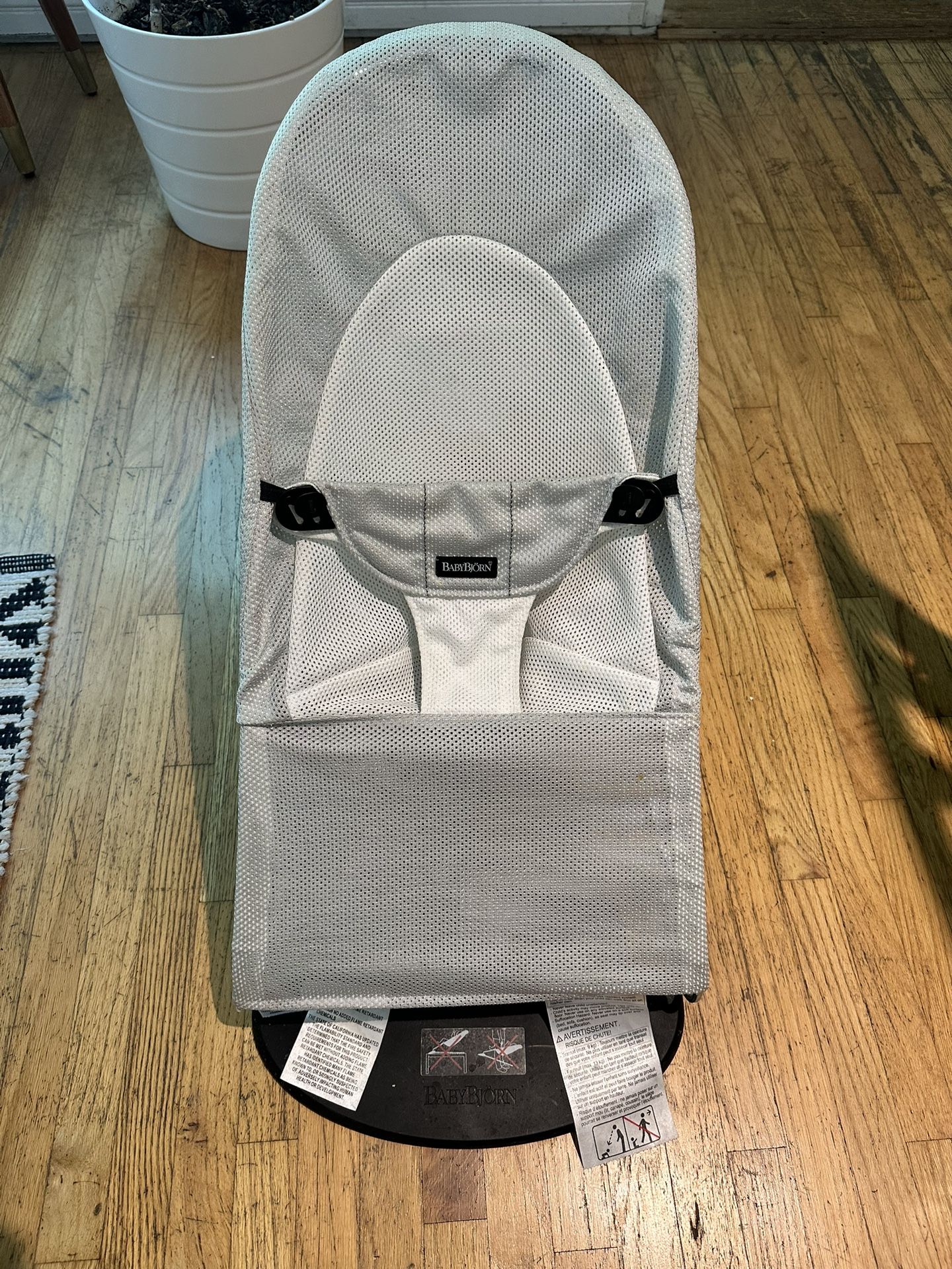 ✨ BabyBjörn Bouncer Bliss – Mesh, Light Gray | Gently Used ✨