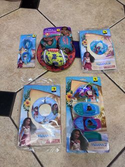 Moana water bundle! Float, ball, goggles, toys etc ALL FOR $10