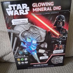Star Wars Glowing Mineral Dig Kit- New