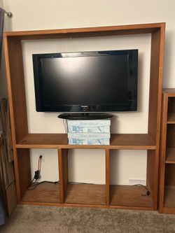 Two types of shelves & table w/chairs