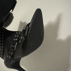 Woman’s Buckle Heels Size 8