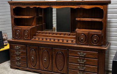 Bedroom cabinet with mirror