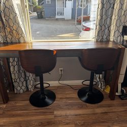 Ashley Furniture Torjin Bar Table + 2 Stools