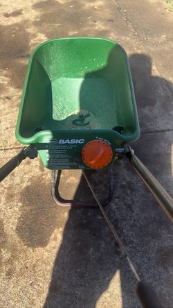 Scarf fertilizer spreader