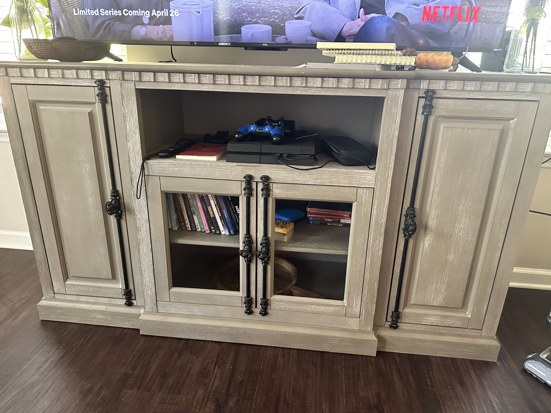 Broyhill Tv Stand
