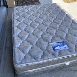 Queen Size Mattress And Boxspring 