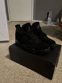 Black cats Jordan 4