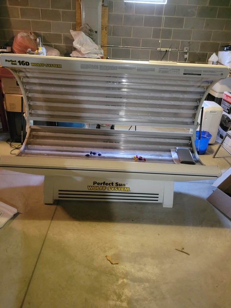 Perfect Sun 16d Wolfe Tanning System