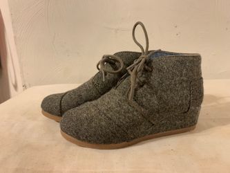 Girl’s Toms Wedge Shoes **SIZE 1**