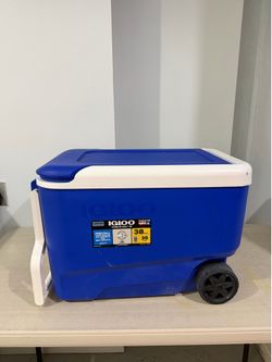 Igloo Cooler with Wheels