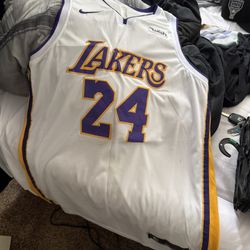KOBE BRYANT VINTAGE JERSEY
