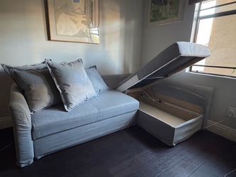 Sectional Couch with Pullout cushion