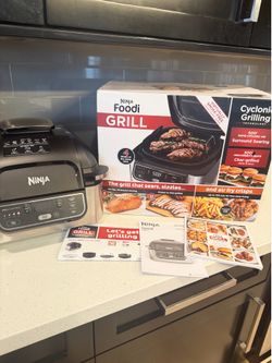 Ninja AG300 4-in-1 Indoor Grill & Air Fryer, Smokeless, 4-Qt, 100 Sq In Grill Area, Black/Stainless