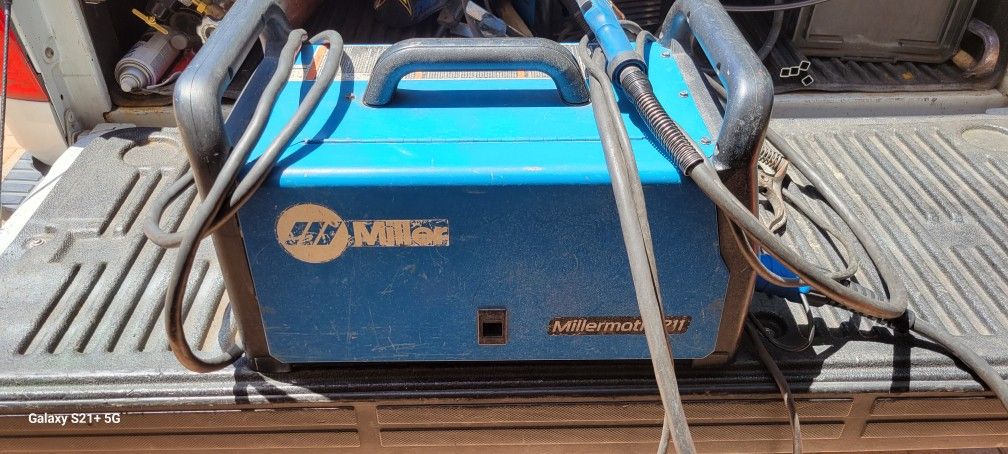 Miller 211 Mig Welder. 110. 220