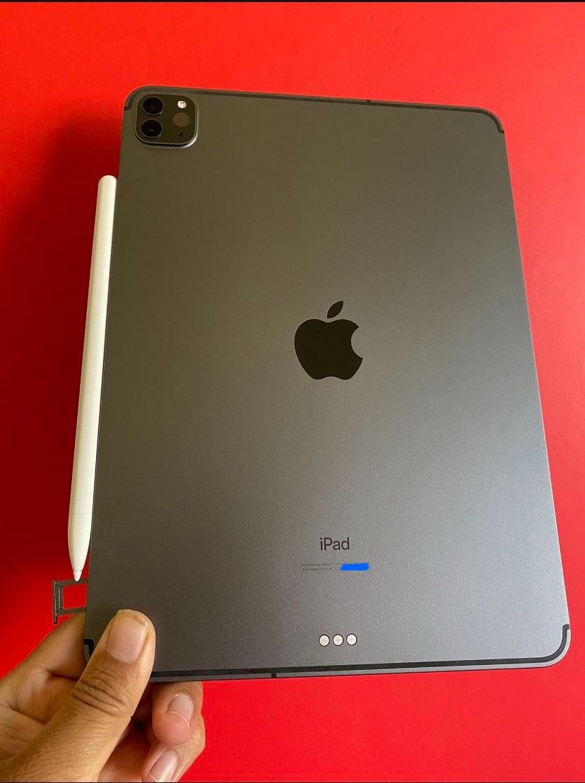 128GB Apple IPad Pro 11” 3rd Generation (2021 model / M1 chip ) WiFi + Cellular (5G / Unlocked) with pen, keyboard & Accessories (256gb $679)