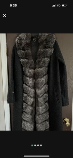 Elegant Cashmere Coat With Fox Fur Trim