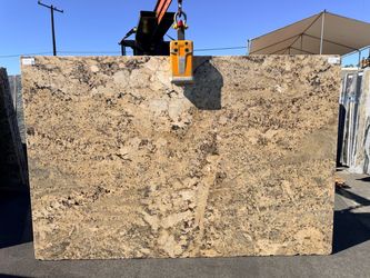 Neptuno Bordeaux Granite Slab