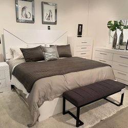 I Sell Bedroom Set Queen/ King Size Ask For Price. Preguntar Precio 