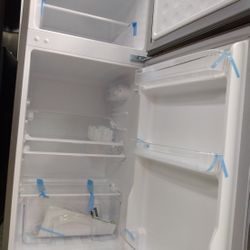 Open Box Impecca RC-2450SLG Top Mount Freezer