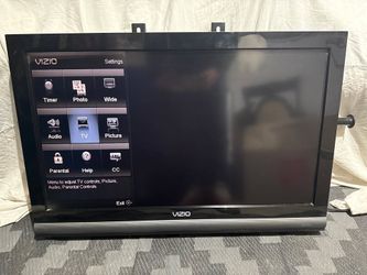 Vizio 32 Inch TV - Works, Wall Mount Included - Garage / Spare Room