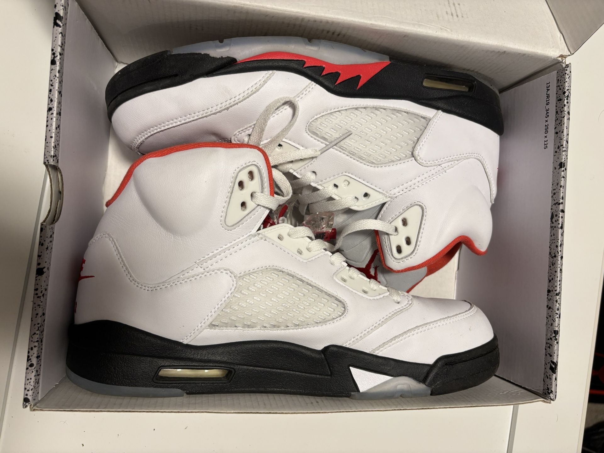AIR JORDAN 5 RETRO WHITE FIRE RED 2022 Size 12
