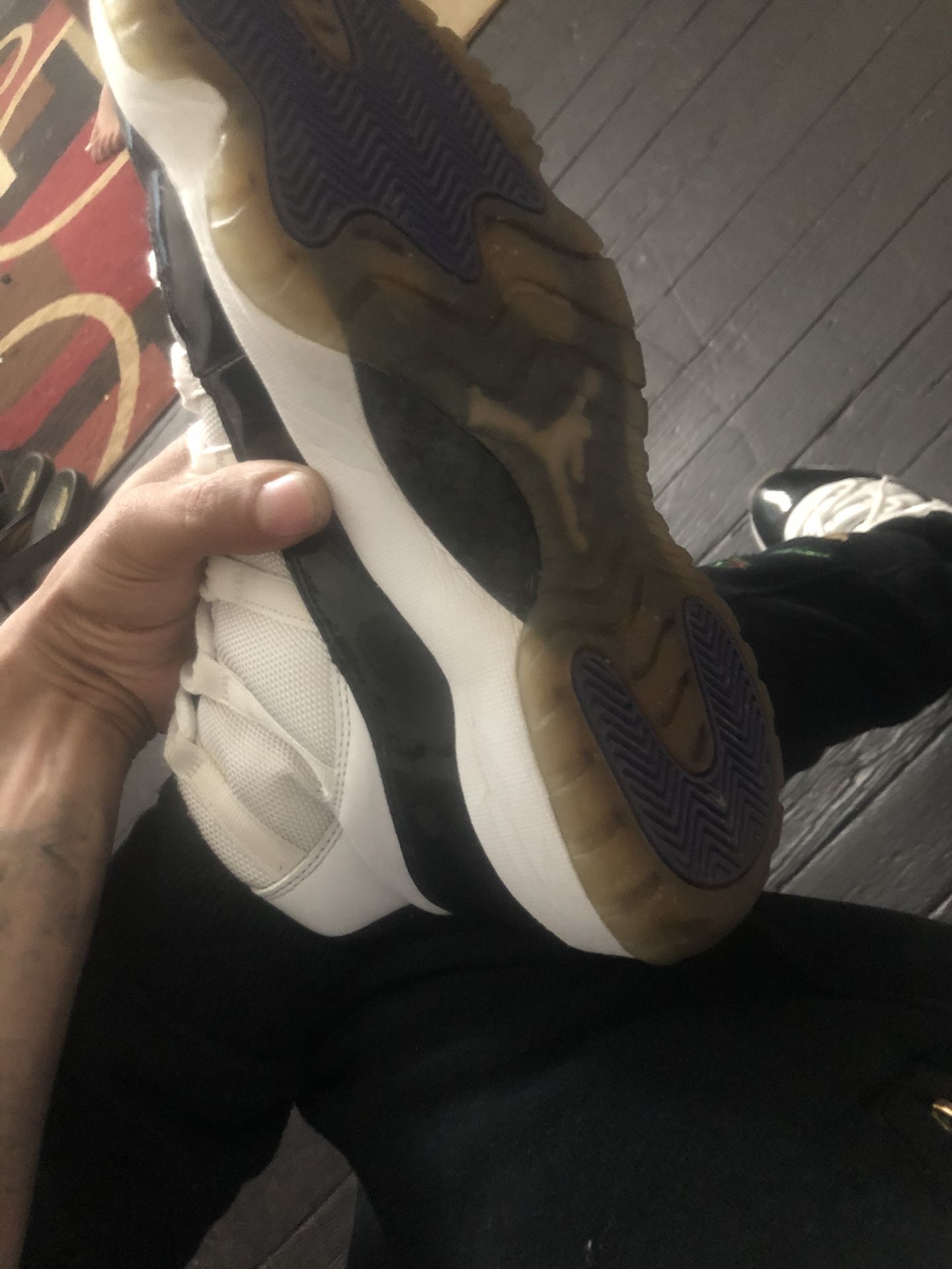 Jordan 11’s concourse size 8 1/2Beaters