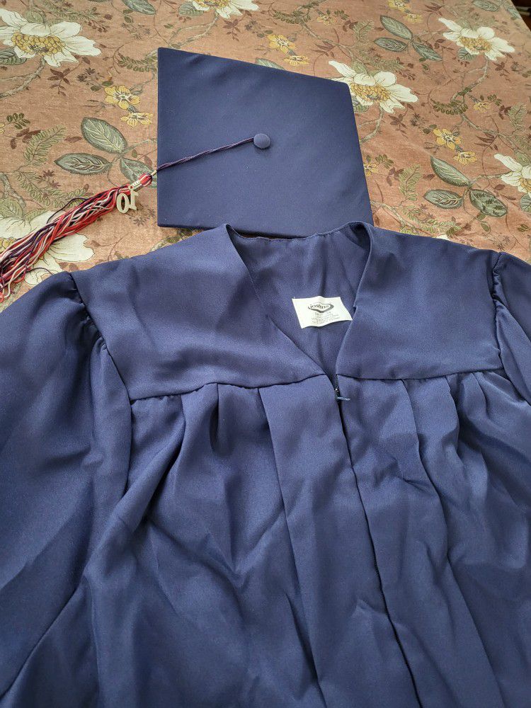 2 Sets of Graduation Gown & Cap