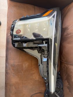 Kia carnival headlight