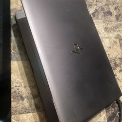 HP laptop , Touchscreen , Turns Into a Tablet . 