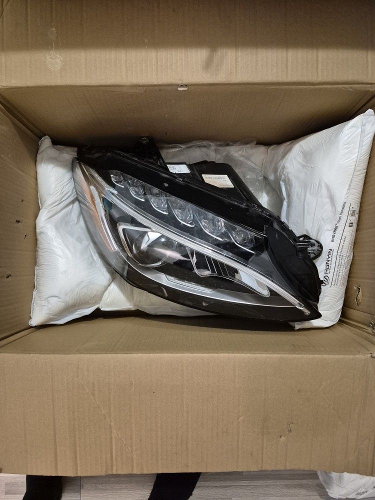 OEM -Original Mercedes RH Passenger Side HID Headlight