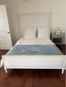 Restoration Hardware White Maelin Upholstered Bed — QUEEN — French White