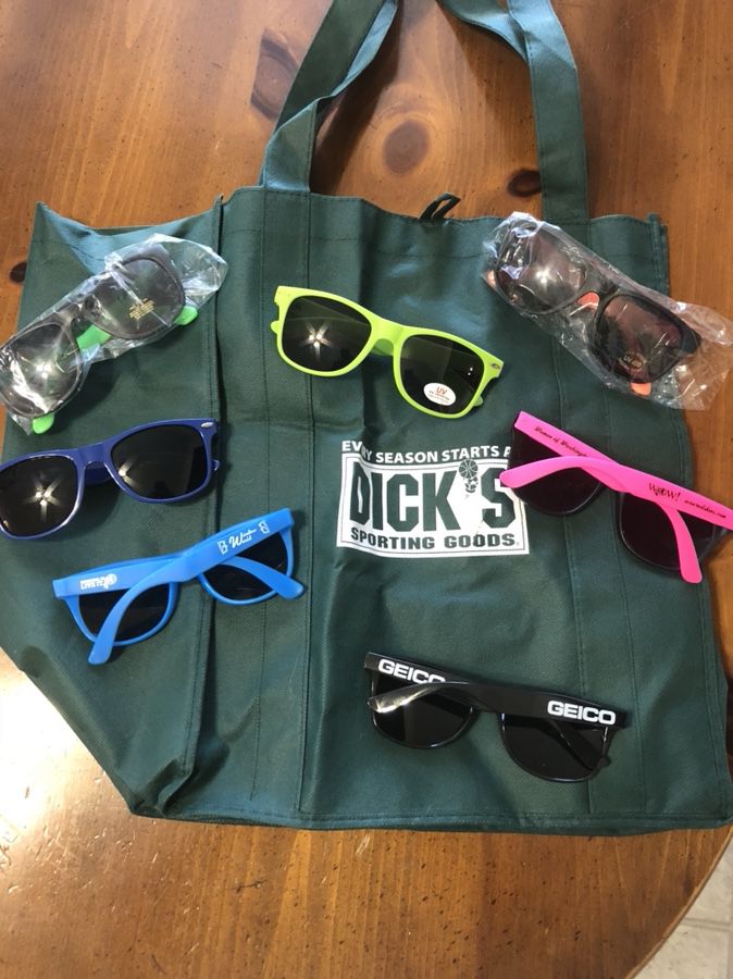 Dicks tote and 7 assorted glasses