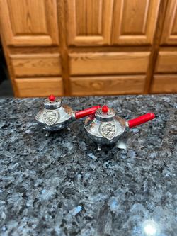 Vintage souvenir Grand Canyon National Park, Arizona Metal Footed Pot Pair of Salt and Papper Shakers.  Preowned never used.