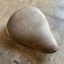 Bates Solo Seat