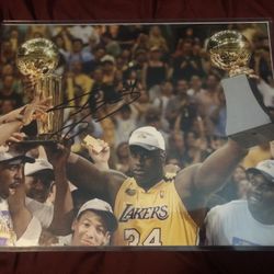 Shaquille O’Neal Signed 11x14 Photo, Lakers